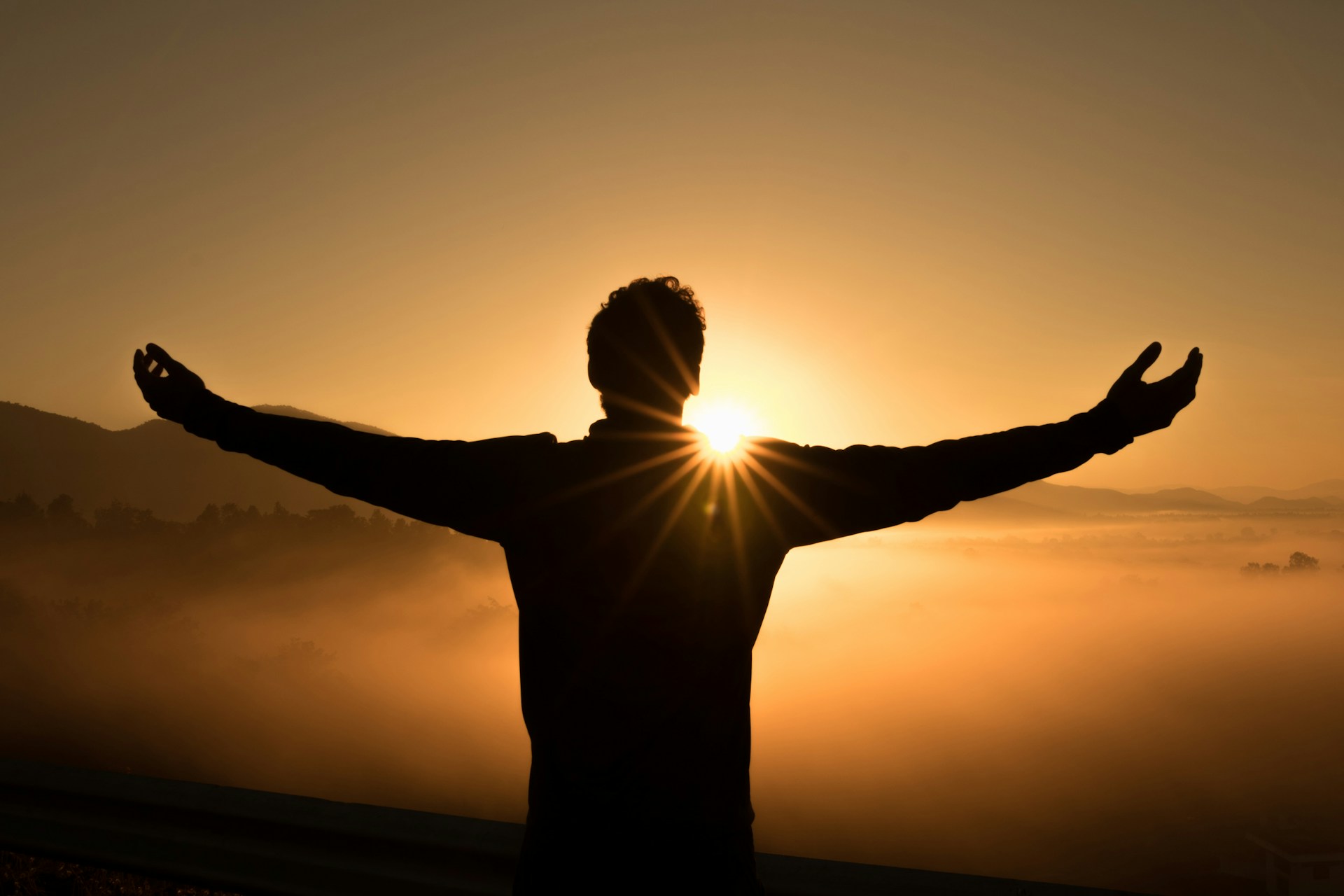 a man practicing gratitude during his travels